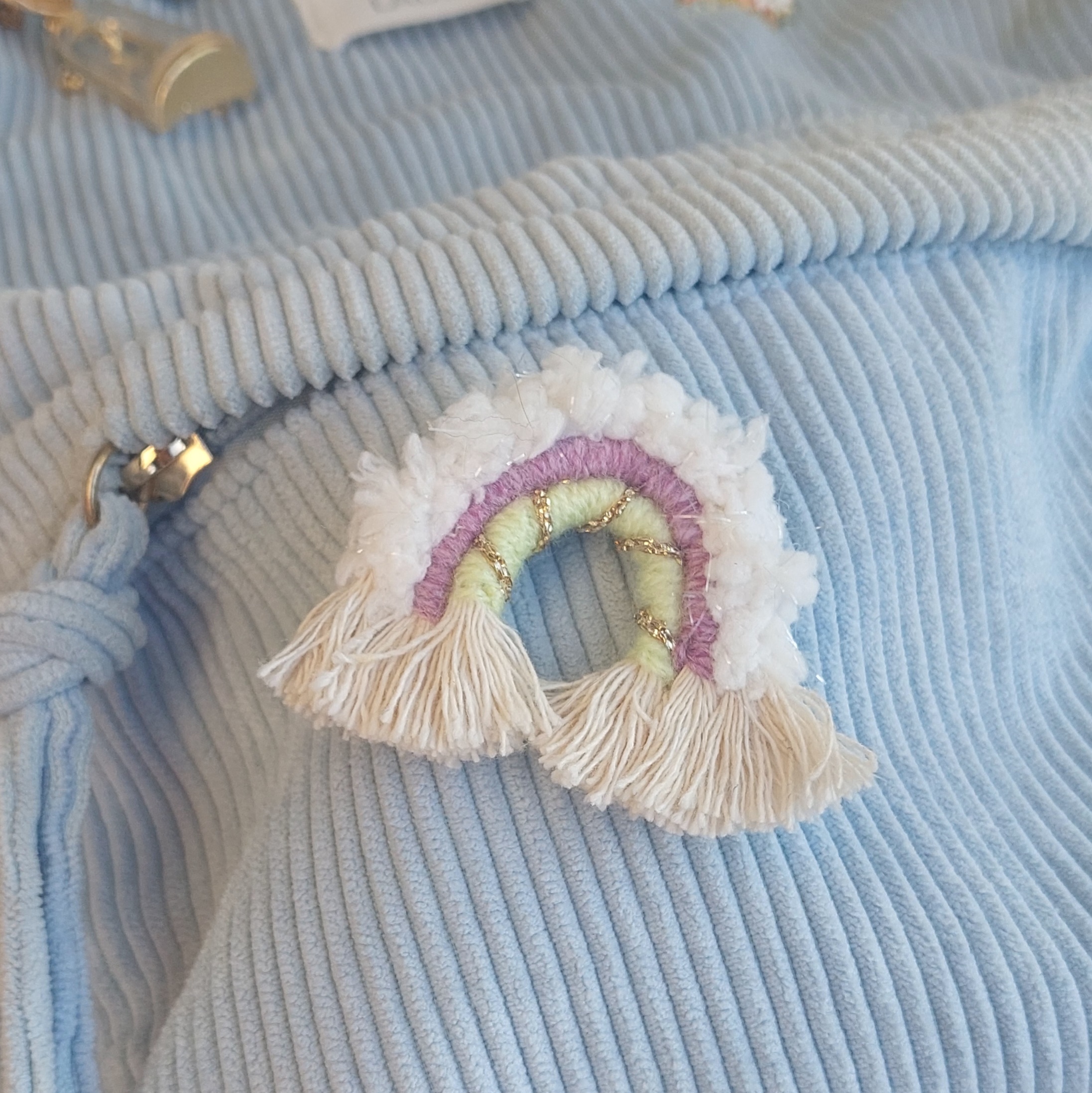 Broche Macramé Arc-en-ciel