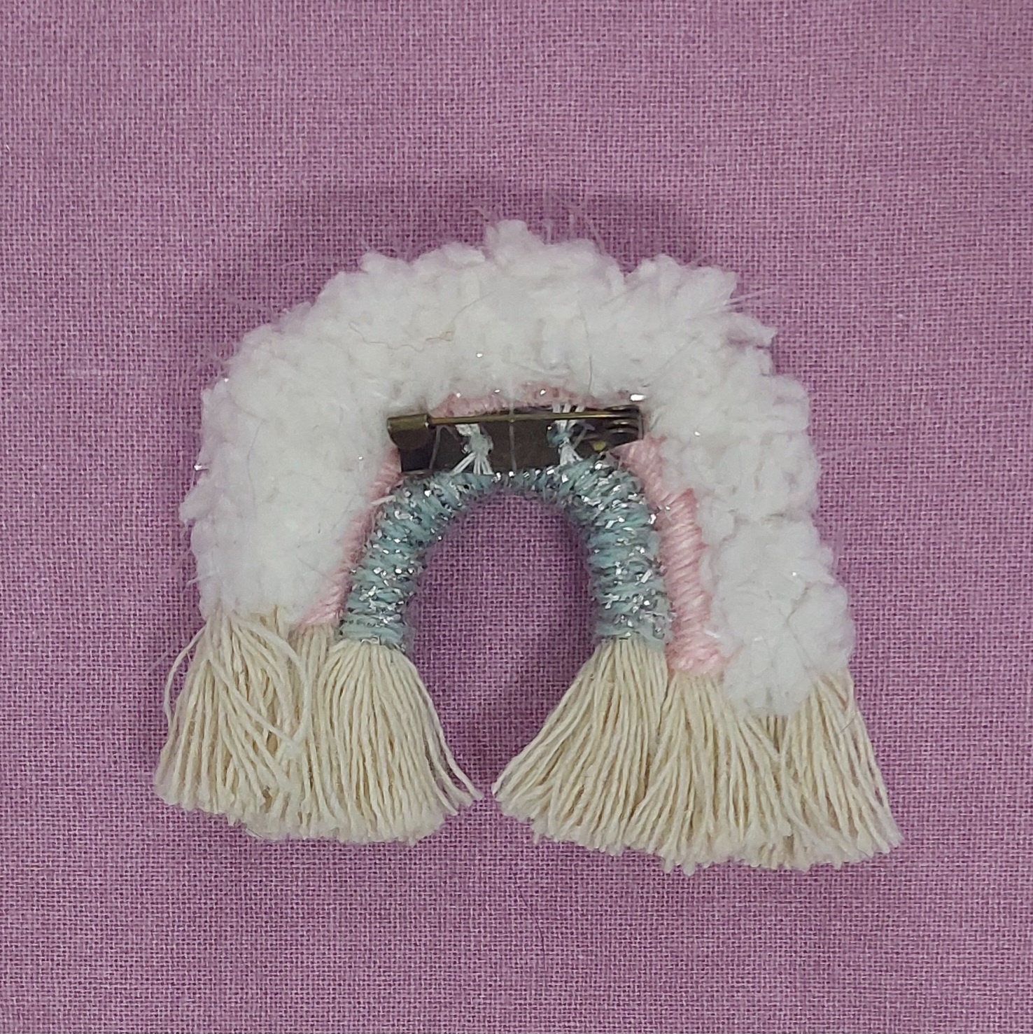 Broche Macramé Arc-en-ciel