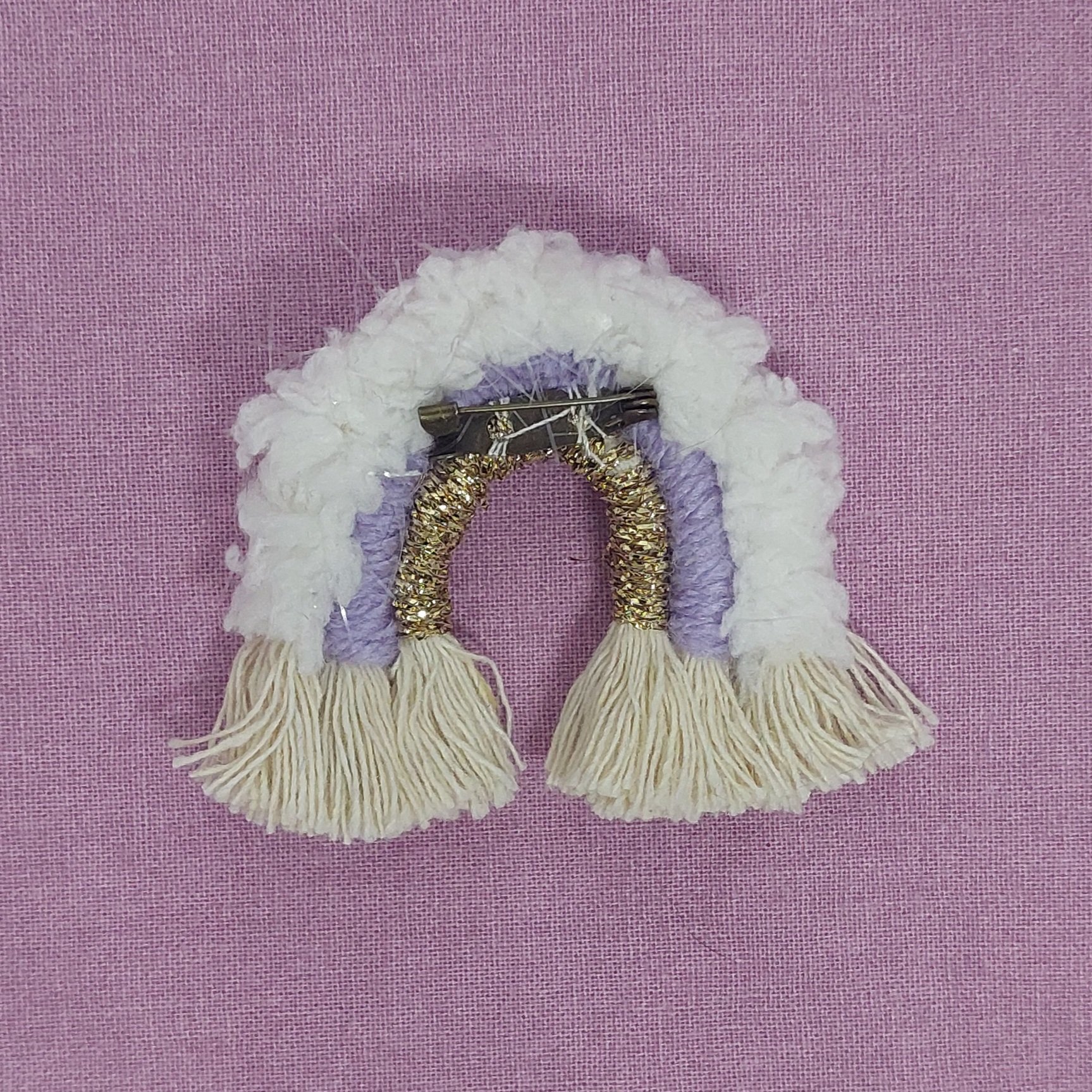 Broche Macram&eacute; Arc-en-ciel