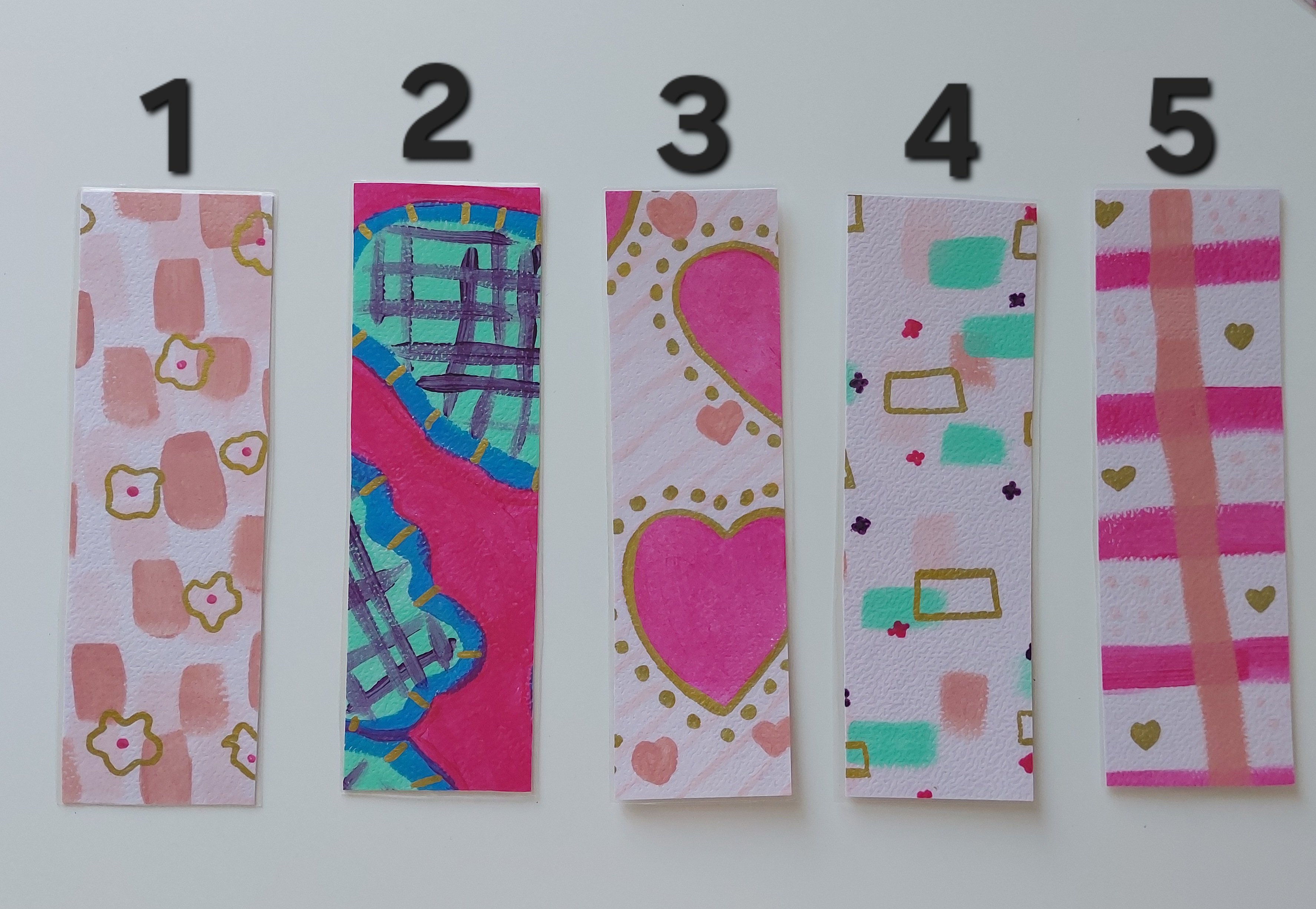 Marque-page ruban motifs coeurs