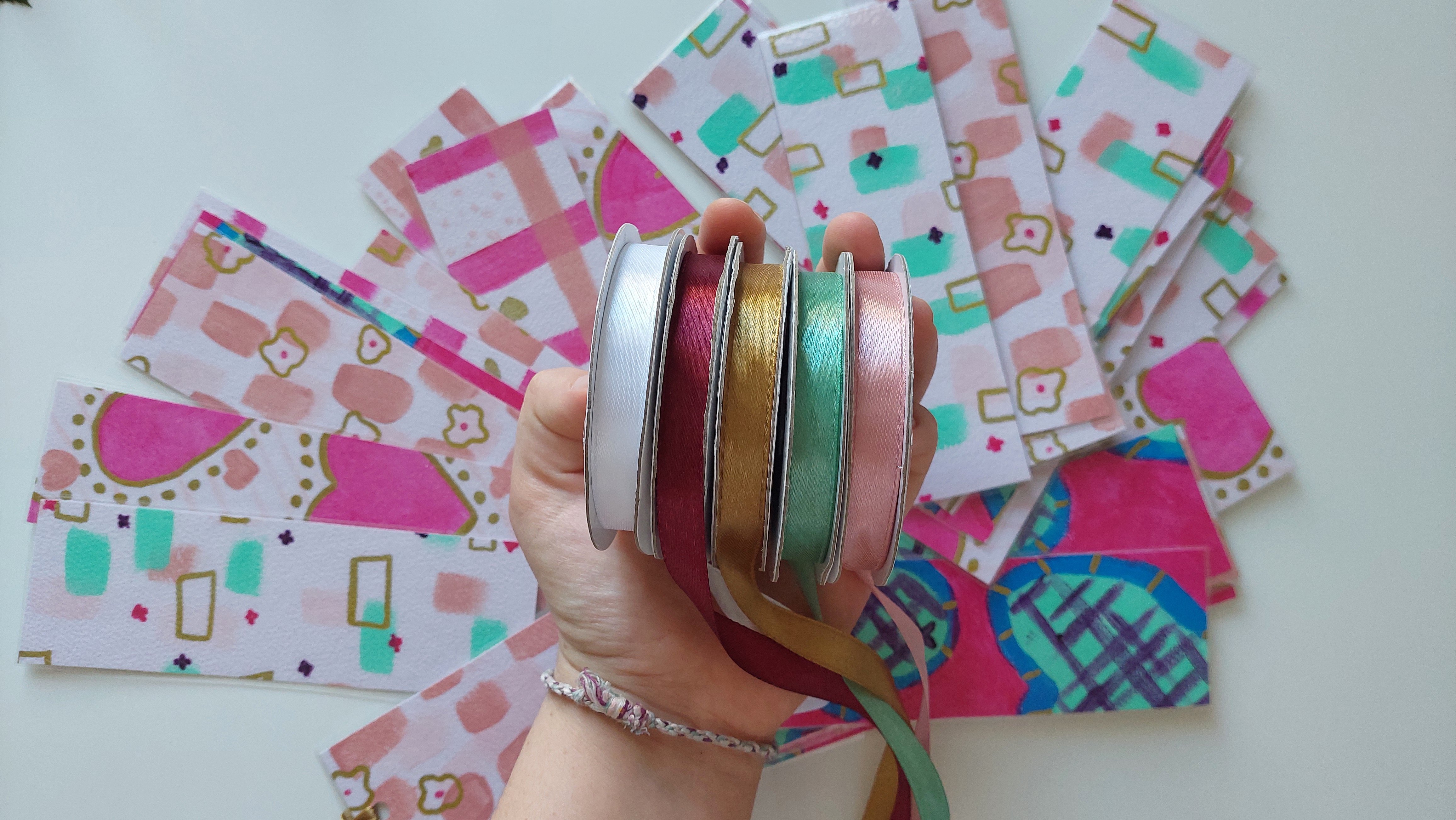 Marque-page ruban motifs coeurs