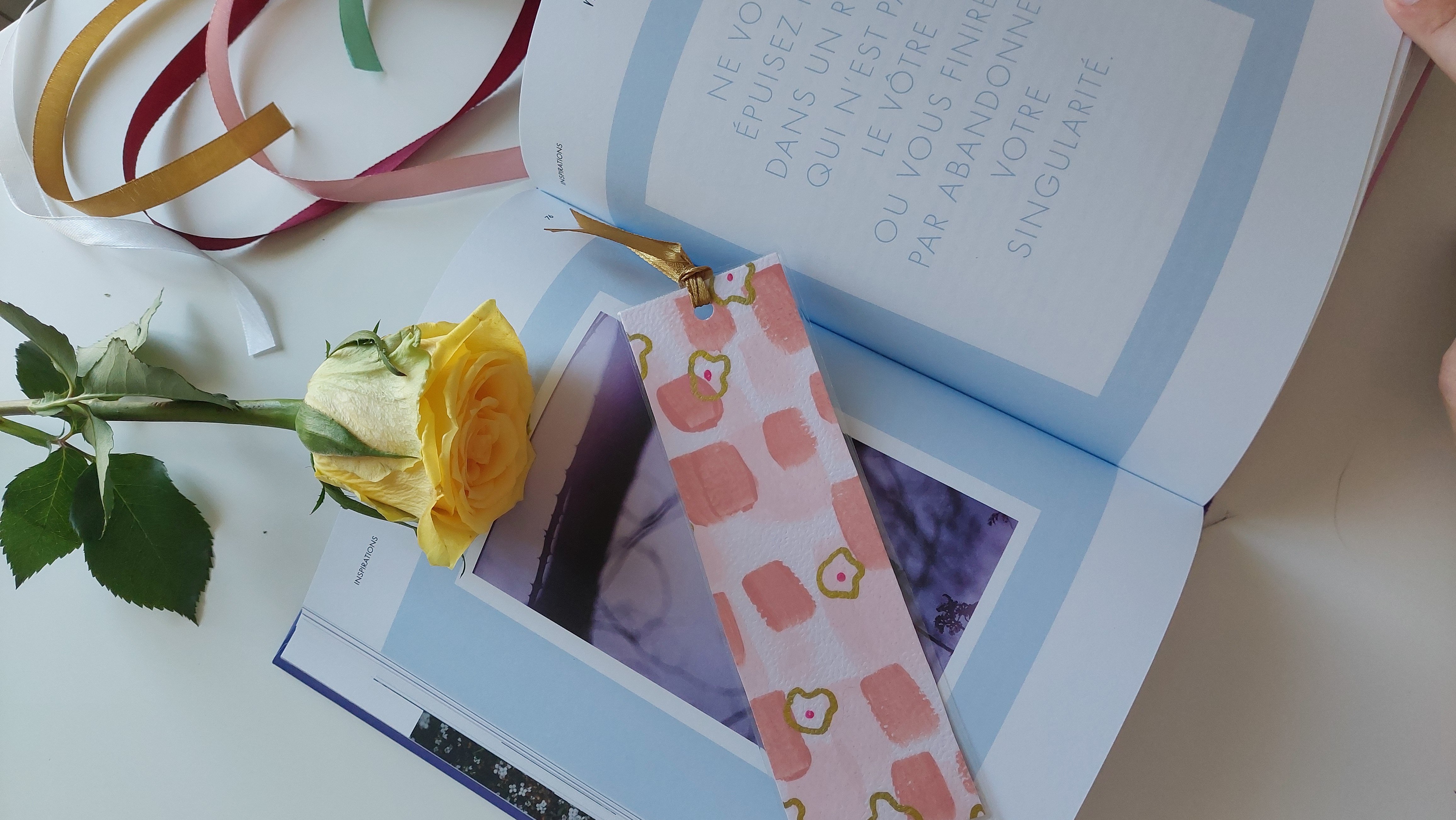 Marque-page ruban motifs coeurs