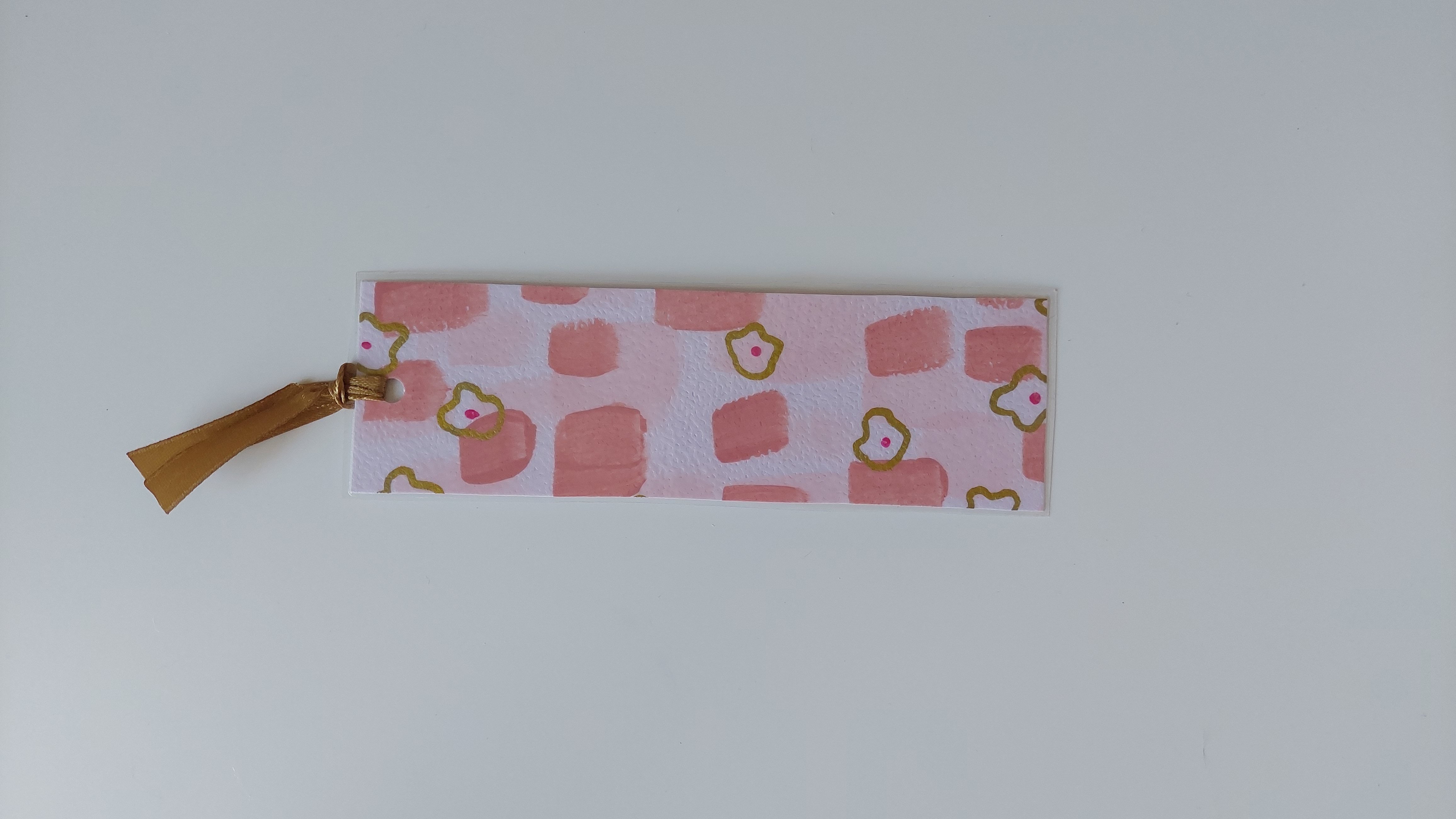 Marque-page ruban motifs coeurs