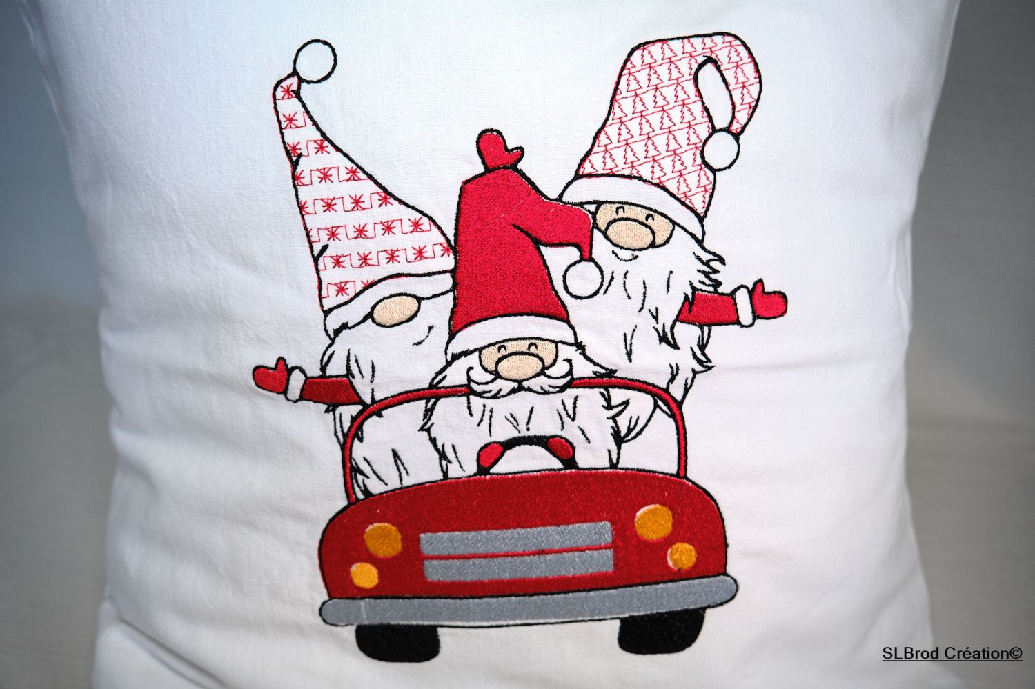Kissenbezug Weihnachtswichtel im Auto
