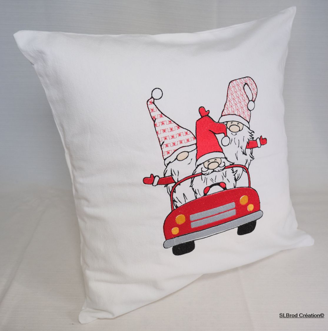 Kissenbezug Weihnachtswichtel im Auto