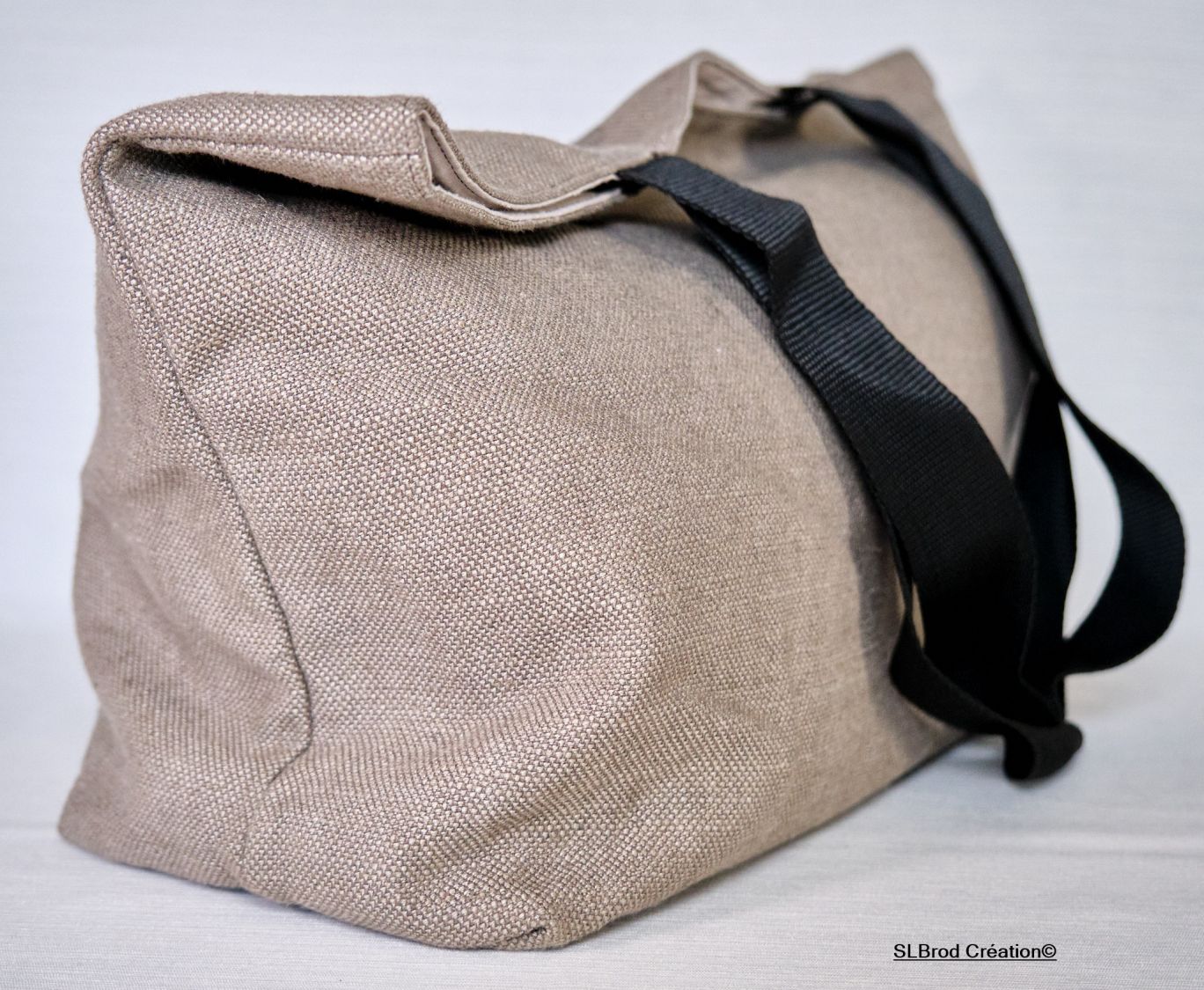 Sac cabas chat et ses traces de griffes