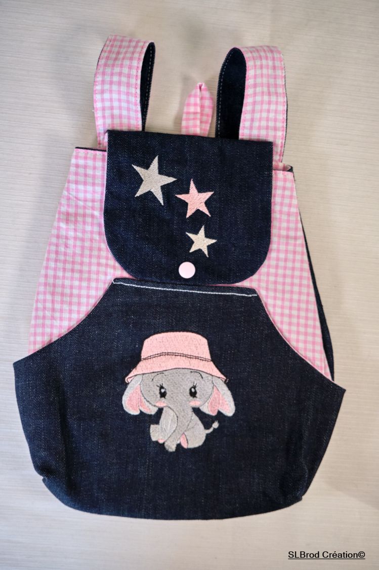 Bestickter Kinderrucksack Elefant mit rosa Hut anpassbar