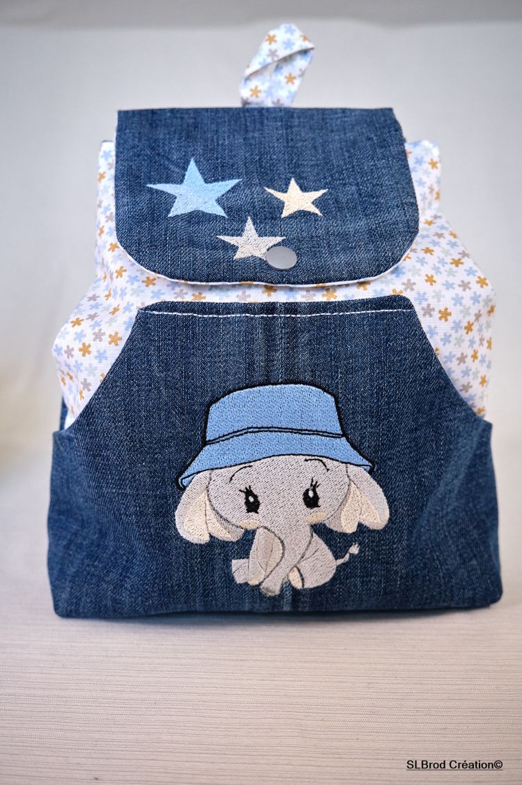 Bestickter Kinderrucksack Elefant mit Hut blau anpassbar