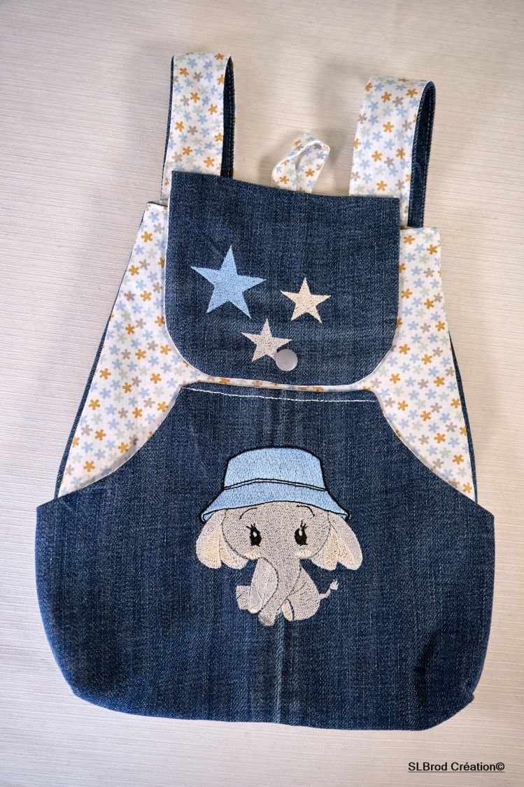 Bestickter Kinderrucksack Elefant mit Hut blau anpassbar