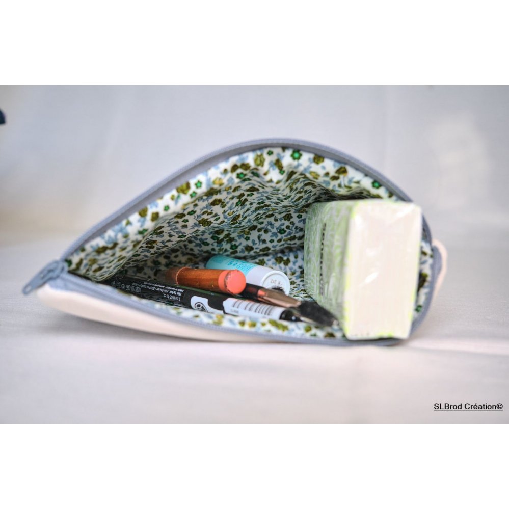 Flaches Etui mit besticktem Arabeskenauge