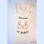 Bestickte Tote Bag Prinzessin mit Turnschuhen