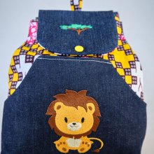 Bestickte Kinder Rucksack Löwe und Baobab zu personalisieren
